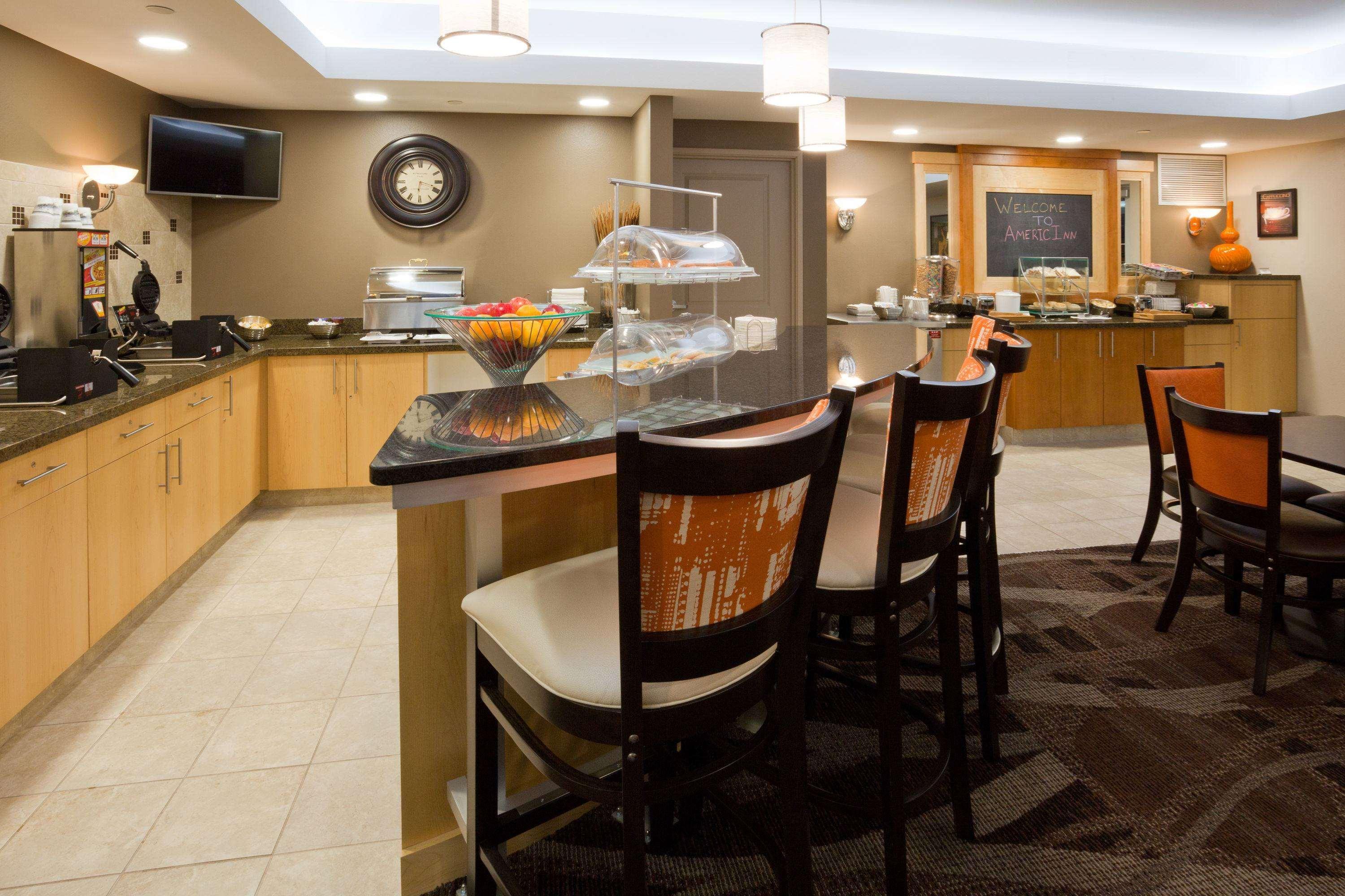 AmericInn by Wyndham Waupun Exterior foto
