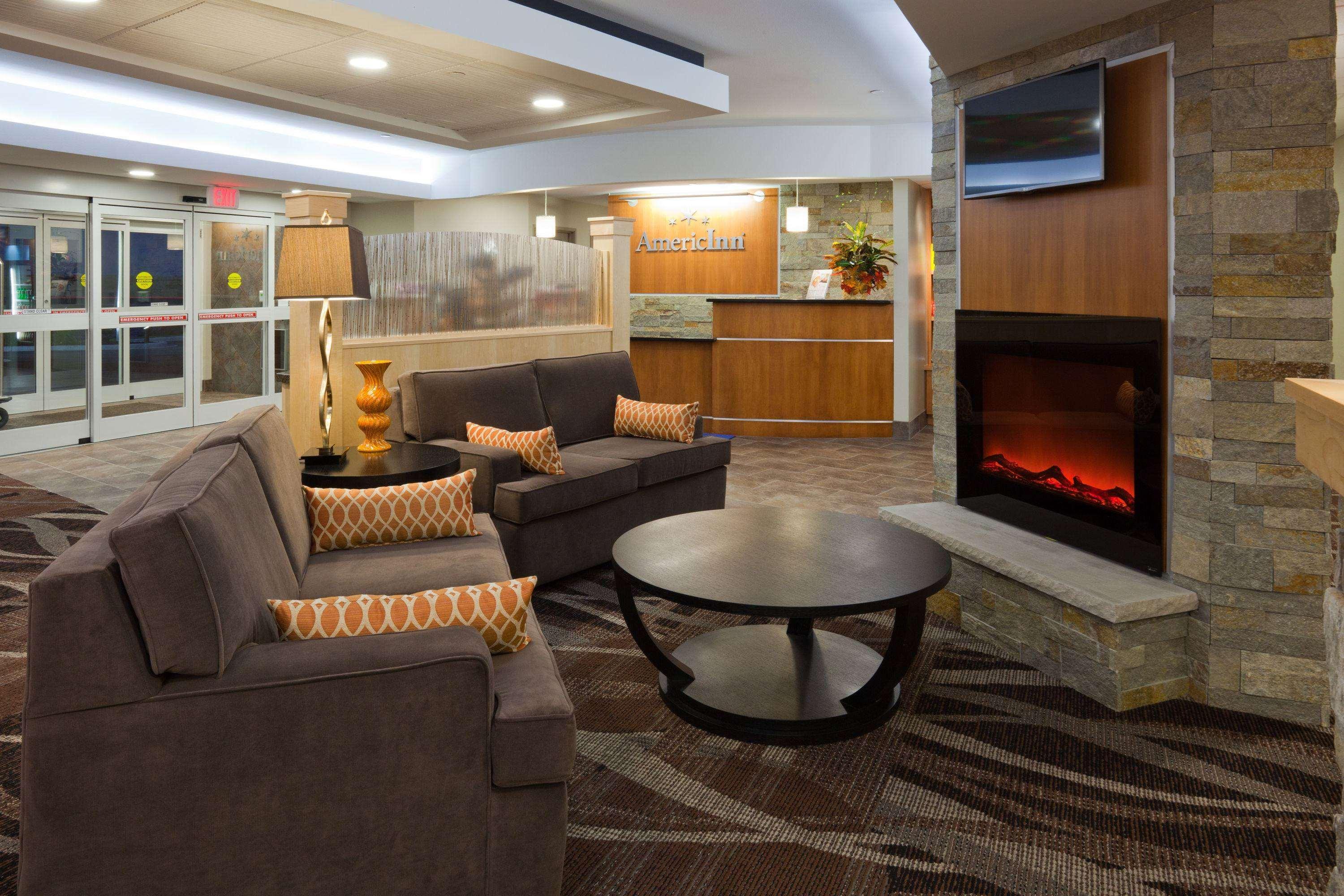 AmericInn by Wyndham Waupun Exterior foto
