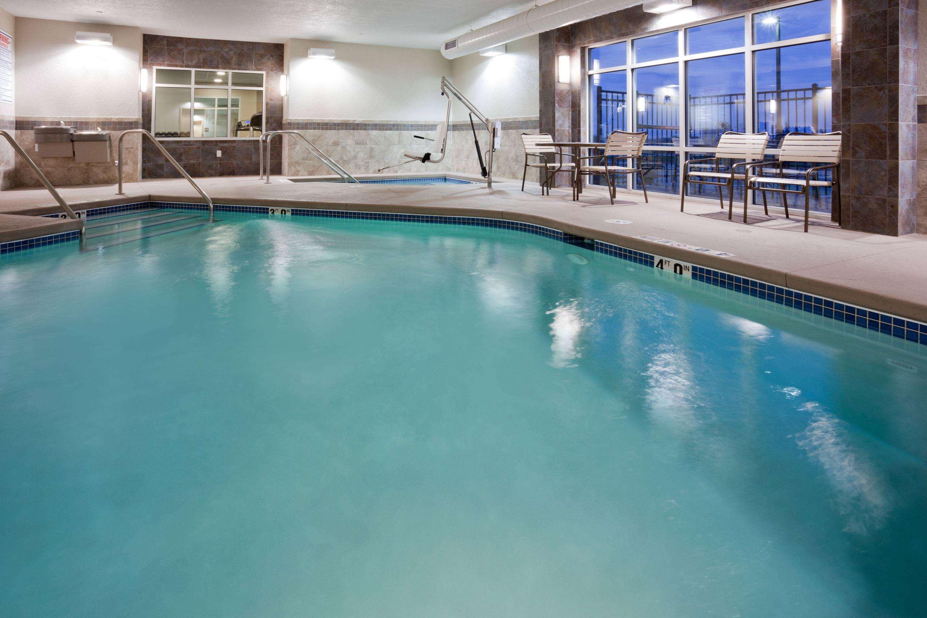 AmericInn by Wyndham Waupun Exterior foto