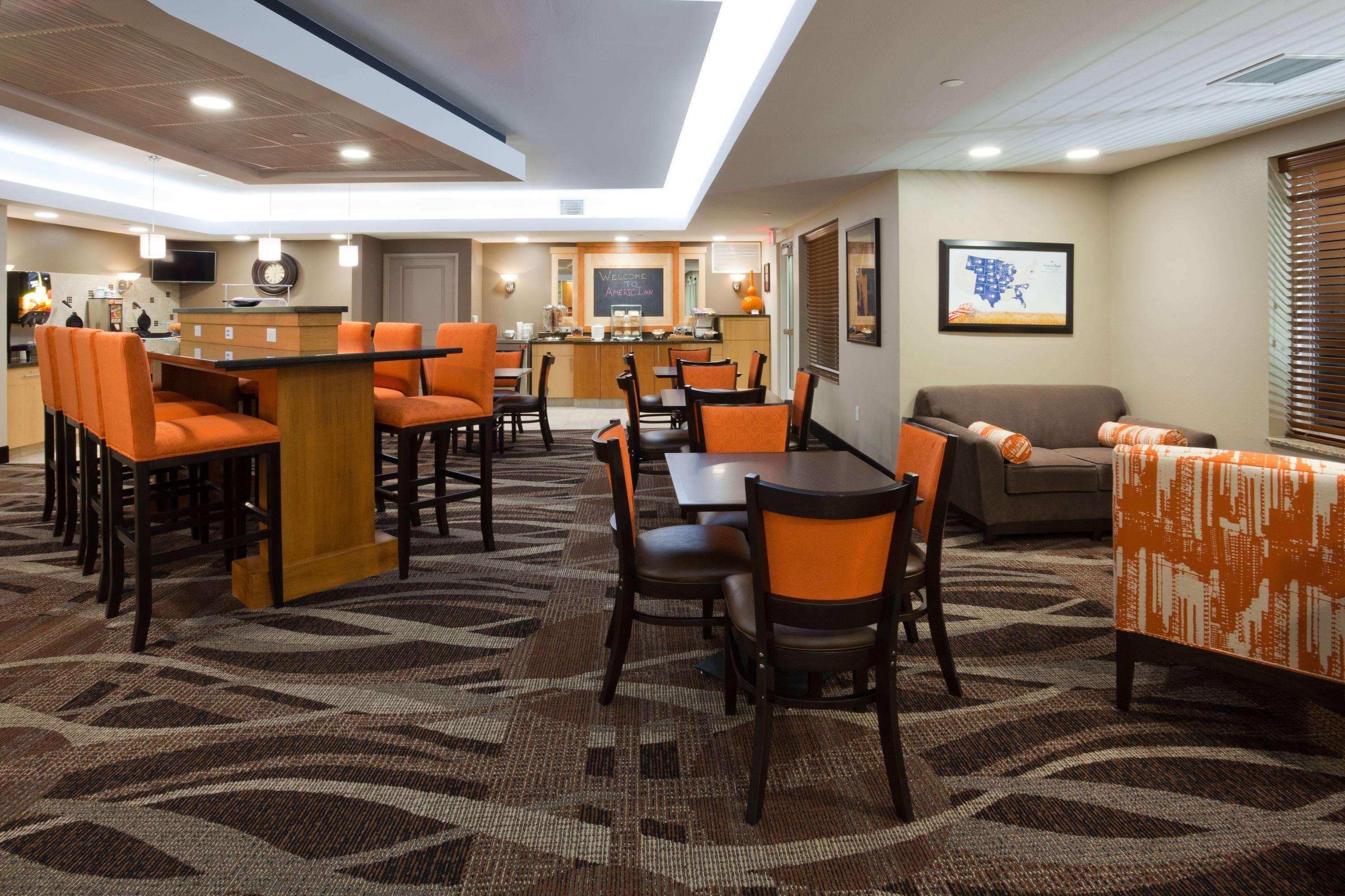 AmericInn by Wyndham Waupun Exterior foto